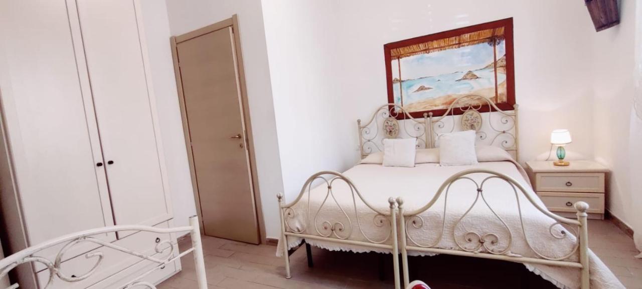 La Porta Sulla Costa Bed & Breakfast San Pantaleo Exterior photo
