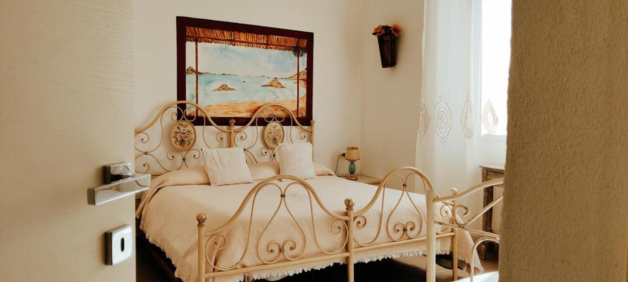 La Porta Sulla Costa Bed & Breakfast San Pantaleo Exterior photo