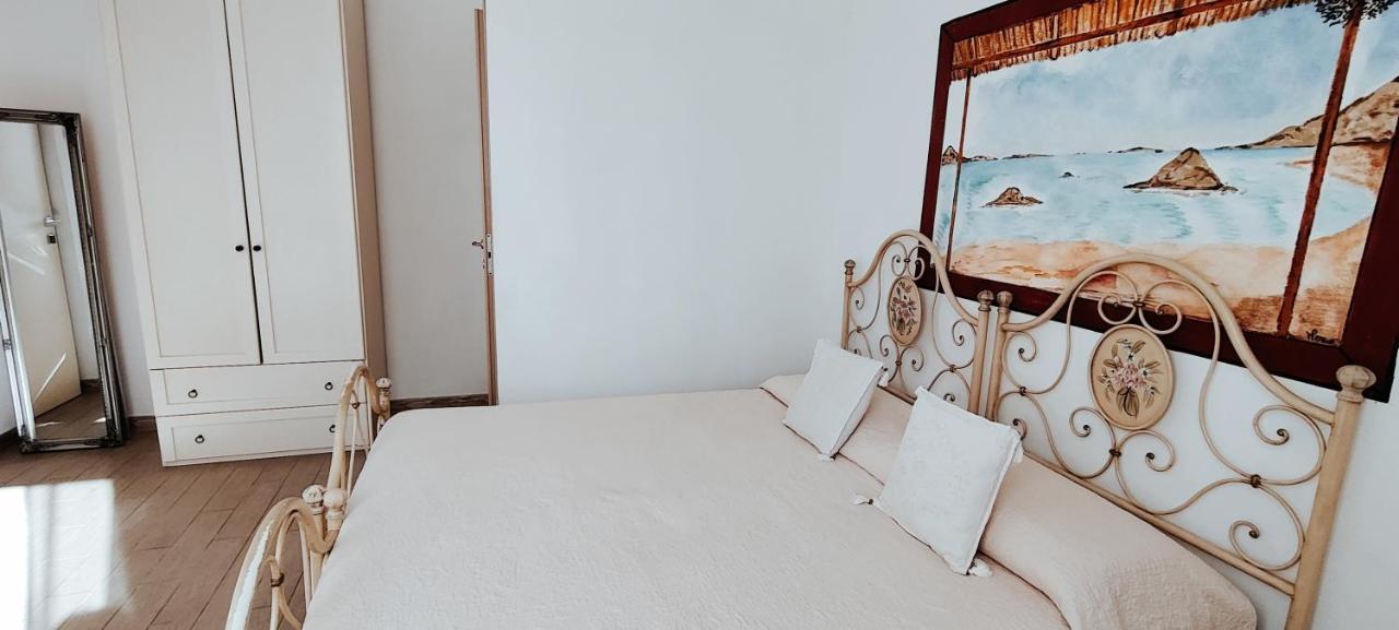 La Porta Sulla Costa Bed & Breakfast San Pantaleo Exterior photo