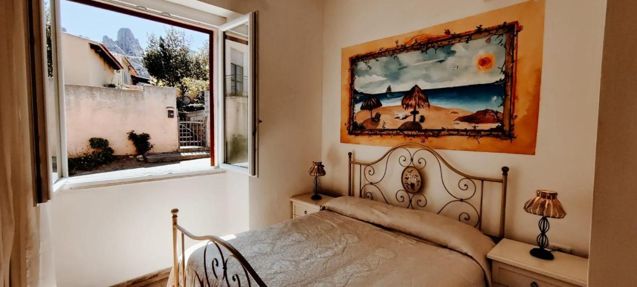 La Porta Sulla Costa Bed & Breakfast San Pantaleo Exterior photo