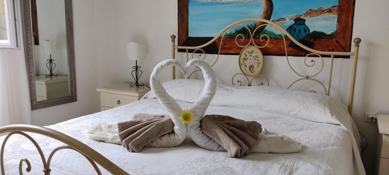 La Porta Sulla Costa Bed & Breakfast San Pantaleo Exterior photo