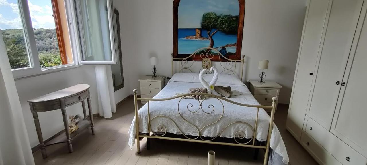 La Porta Sulla Costa Bed & Breakfast San Pantaleo Exterior photo