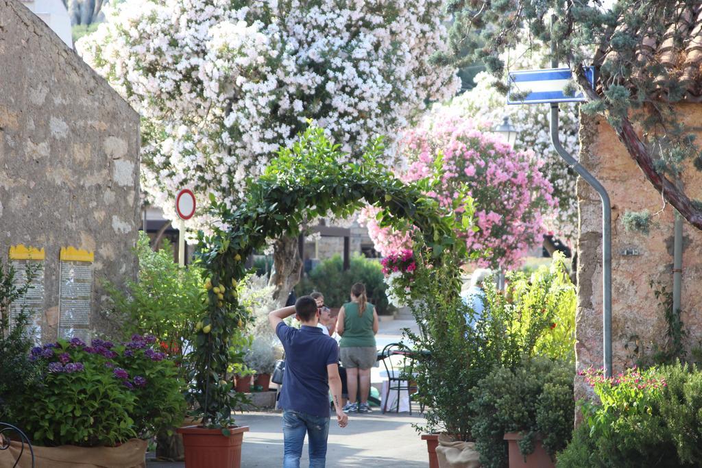 La Porta Sulla Costa Bed & Breakfast San Pantaleo Exterior photo