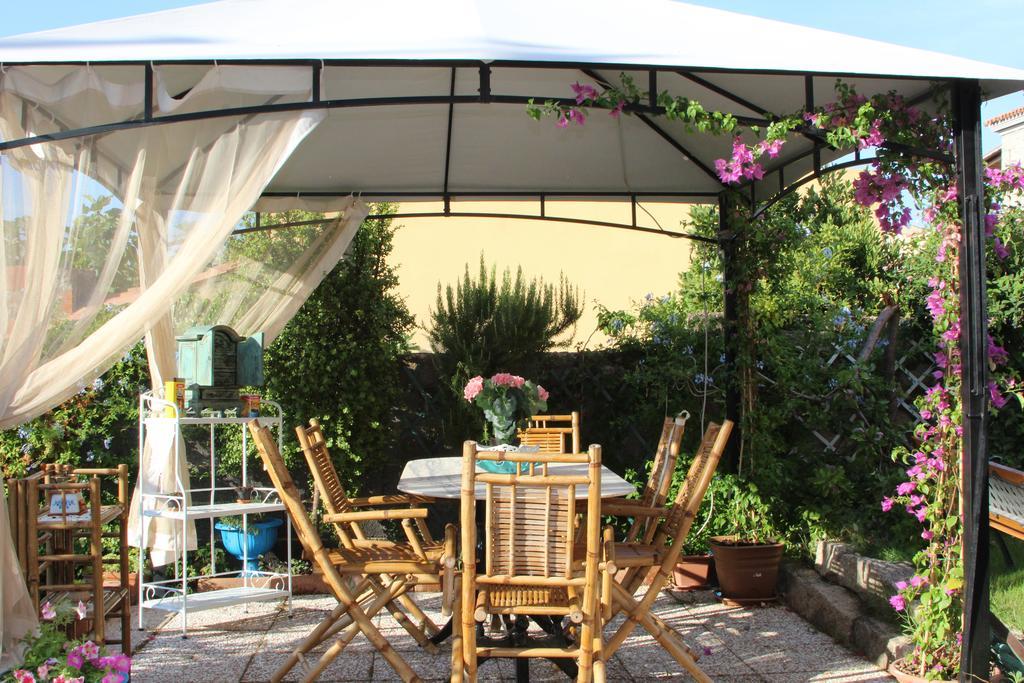 La Porta Sulla Costa Bed & Breakfast San Pantaleo Exterior photo