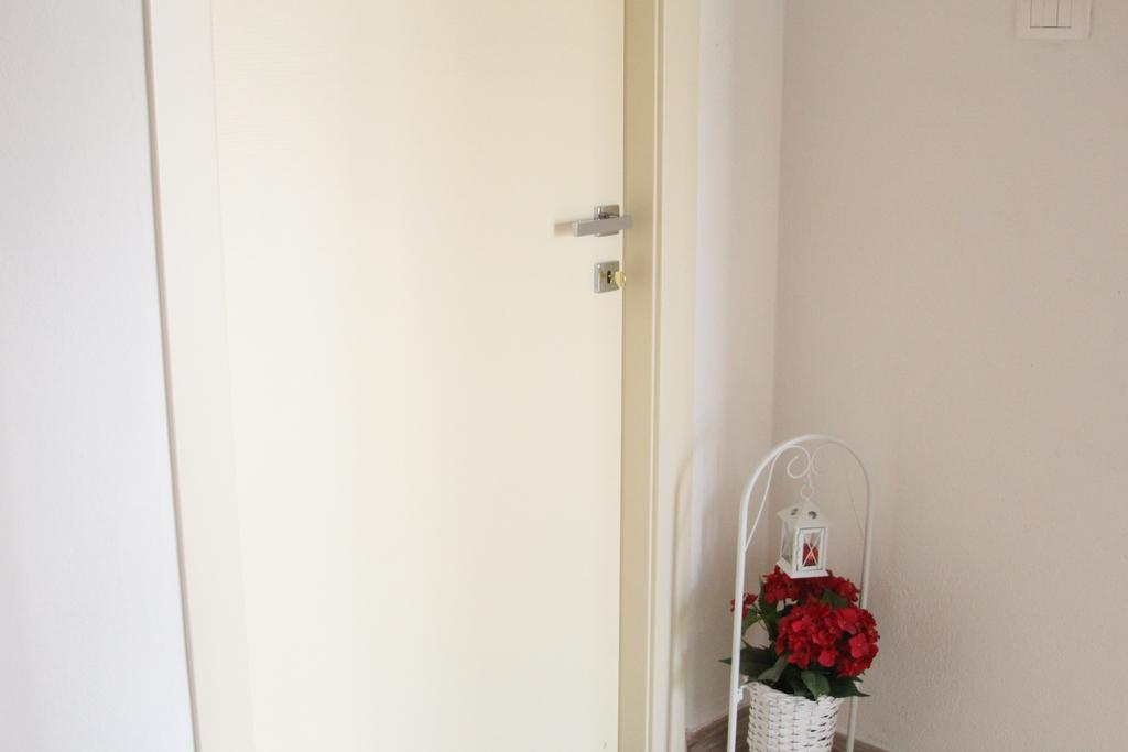 La Porta Sulla Costa Bed & Breakfast San Pantaleo Exterior photo