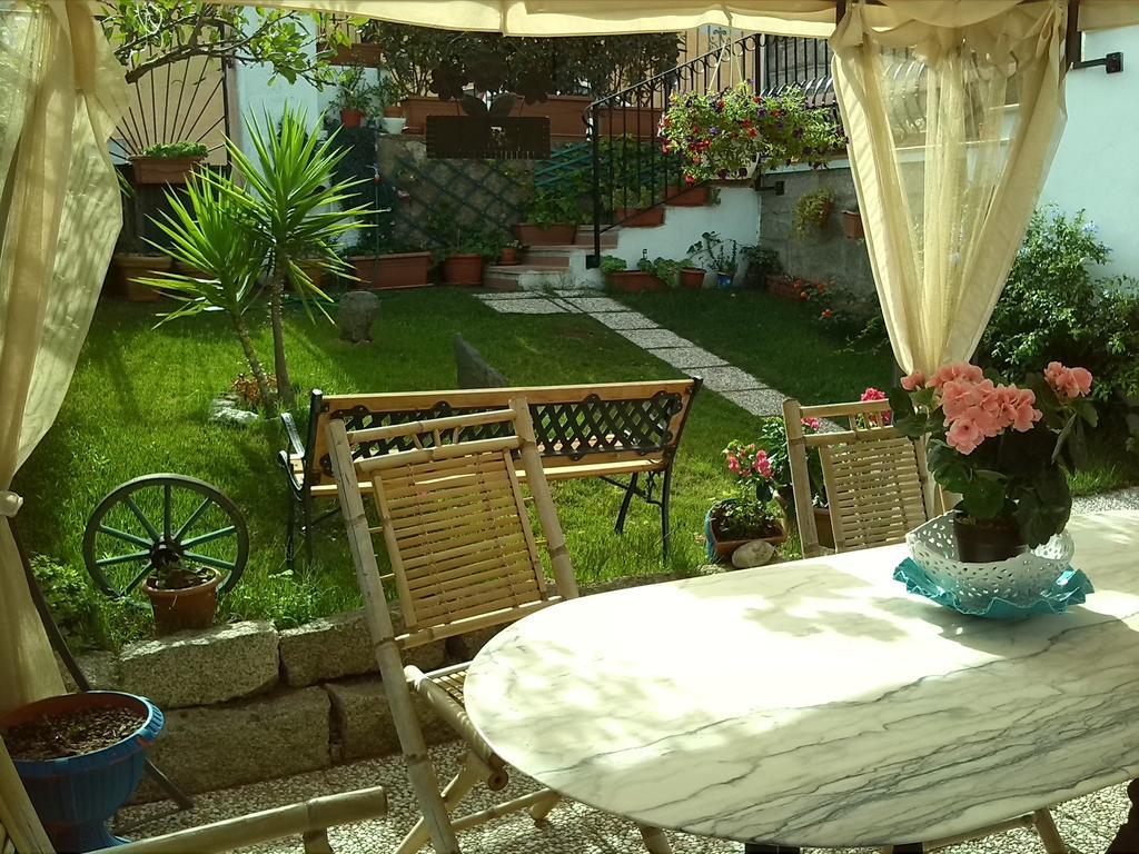 La Porta Sulla Costa Bed & Breakfast San Pantaleo Exterior photo
