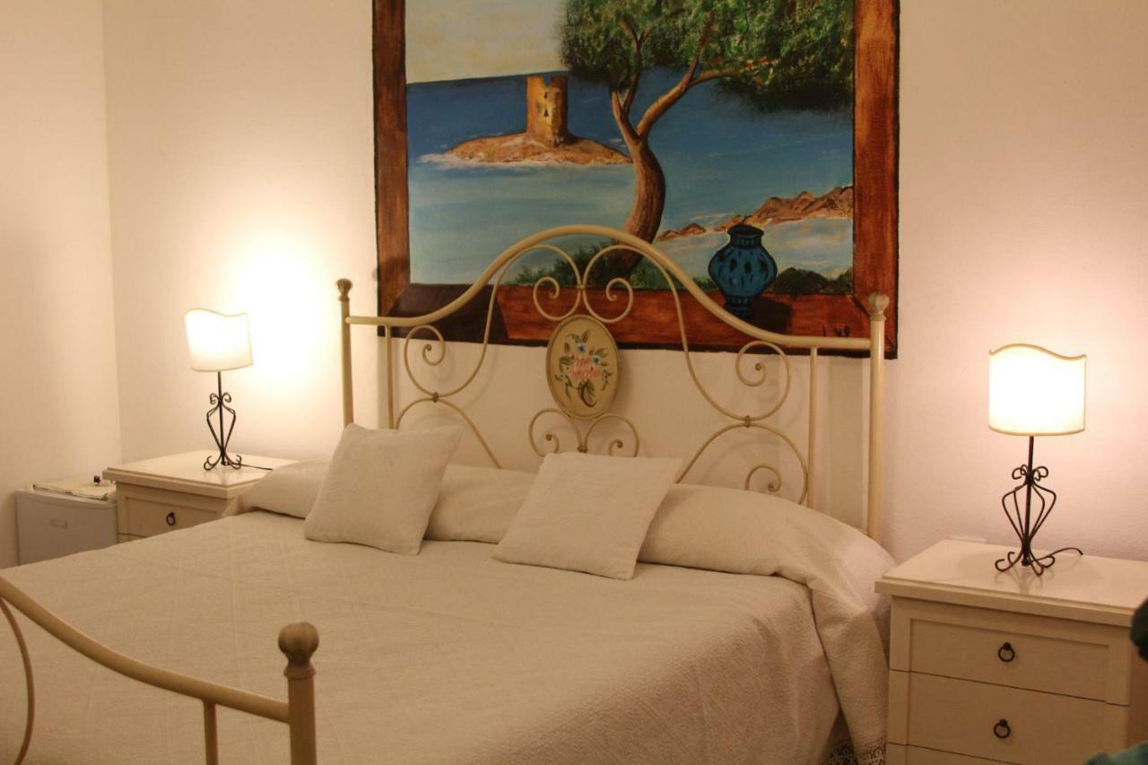 La Porta Sulla Costa Bed & Breakfast San Pantaleo Exterior photo