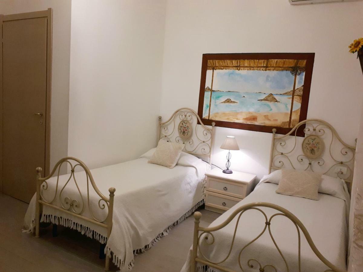La Porta Sulla Costa Bed & Breakfast San Pantaleo Exterior photo